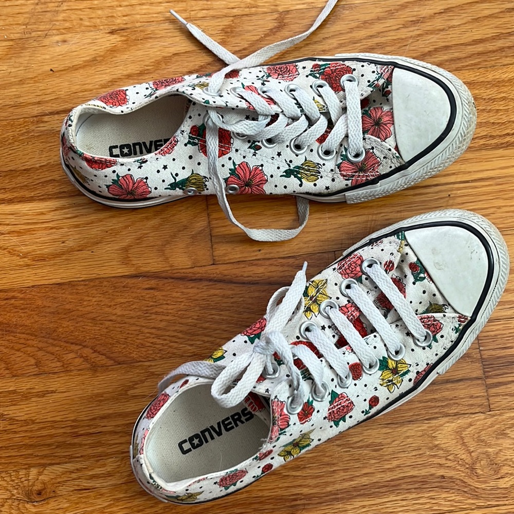 Floral Converse All Stars Women’s 7